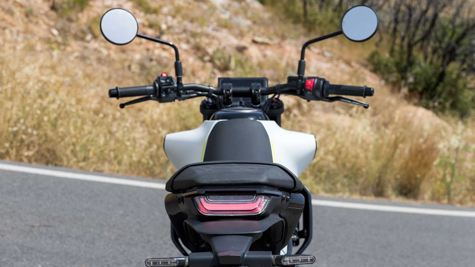 Husqvarna Vitpilen 401: Υποψήφιο για Best Commuter by LS2