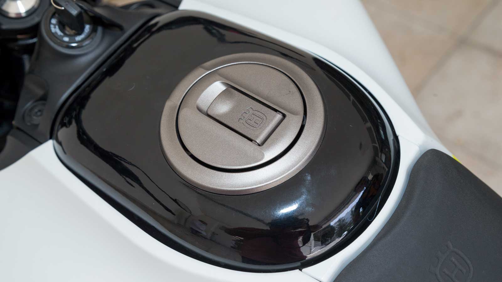 Husqvarna Vitpilen 401: Υποψήφιο για Best Commuter by LS2