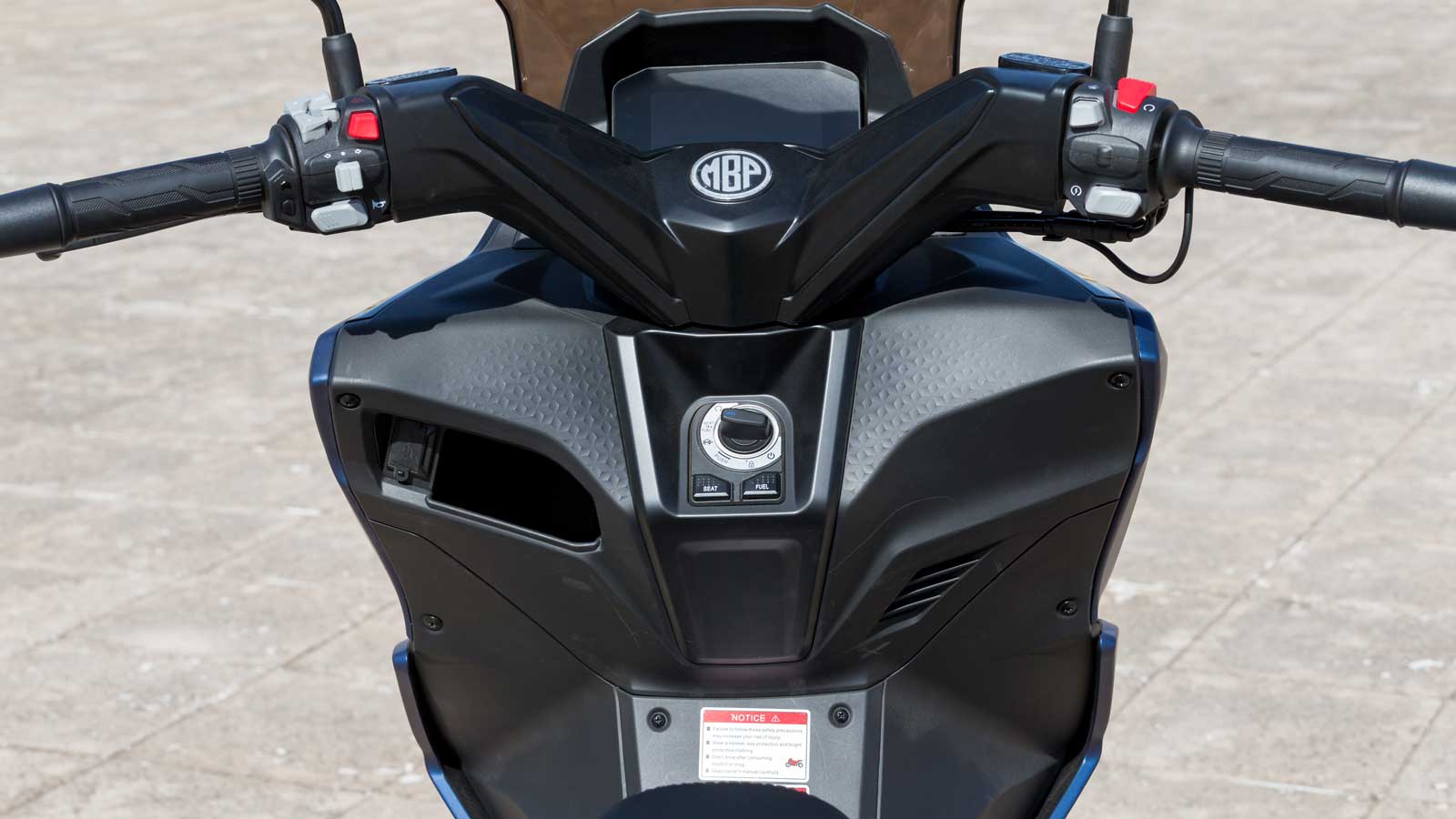 Το εργονομικό τρίγωνο τοποθετεί τον αναβάτη σε μία αρκετά ξεκούραστη στάση.