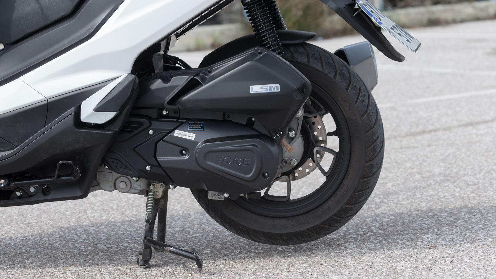 Ο κινητήρας που τροφοδοτεί το Voge SR1 είναι ένας μονοκύλινδρος, υγρόψυκτος κινητήρας 124,9cc με έναν επικεφαλής εκκεντροφόρο και εφοδιάζεται με σύστη