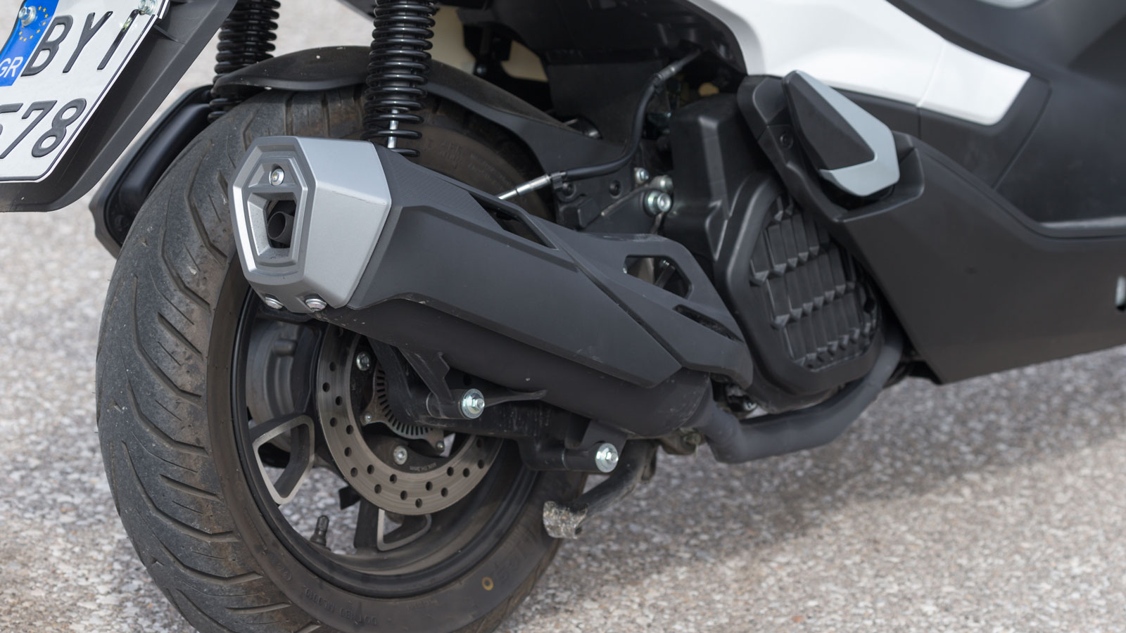 Στις μετρήσεις μας, το Voge SR1 χρειάστηκε 5,6” για να φτάσει στα 50 χλμ./ώρα, ενώ η μέση κατανάλωση παρέμεινε σε λογικά επίπεδα, καθώς το SR1 δ