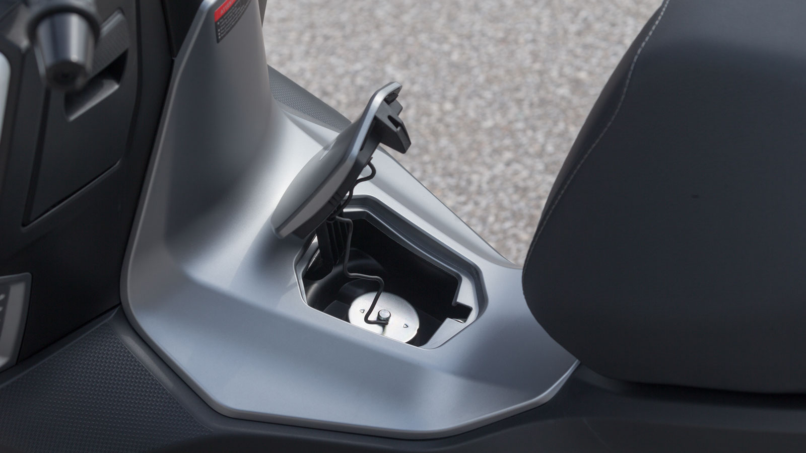 Ντεπόζιτο των 8 λίτρων του χαρίζει μια αυτονομία της τάξεως των 280 χιλιομέτρων.