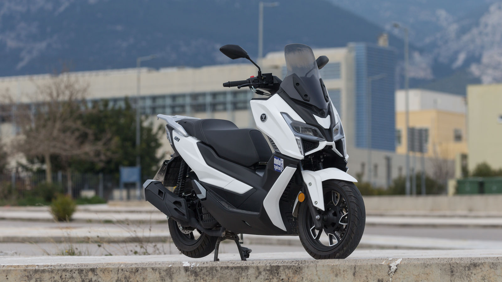 Πάει η εποχή που τα scooter 125cc ήταν απλές, εντελώς entry-level κατασκευές, που από εξοπλισμό είχαν μόνο τα απολύτως απαραίτητα για να κυλούν και θε