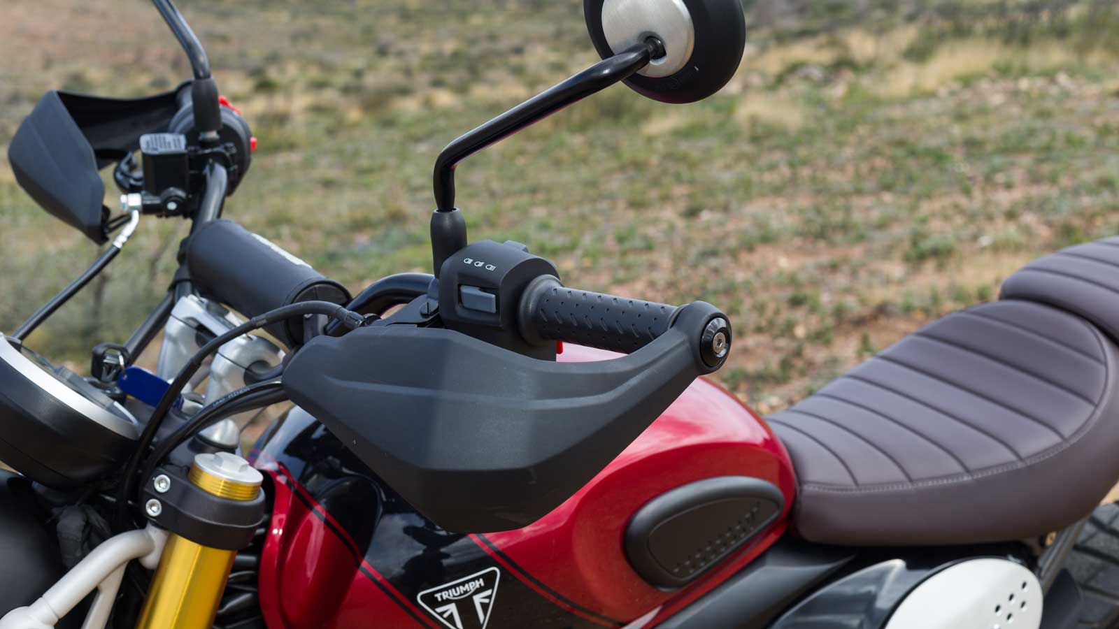 Χούφτες και μπαράκι τιμονιού.