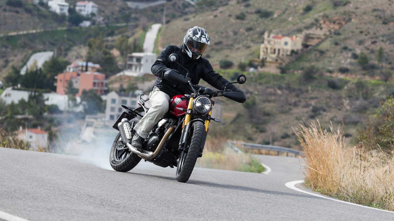 ¶νετη θέση οδήγησης που ευνοεί τα «παιχνίδια» στο δρόμο.