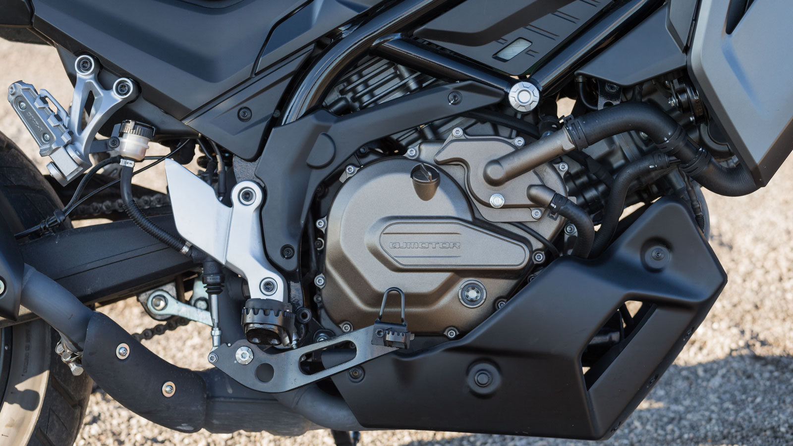 QJMOTOR SVT 650X - Test  