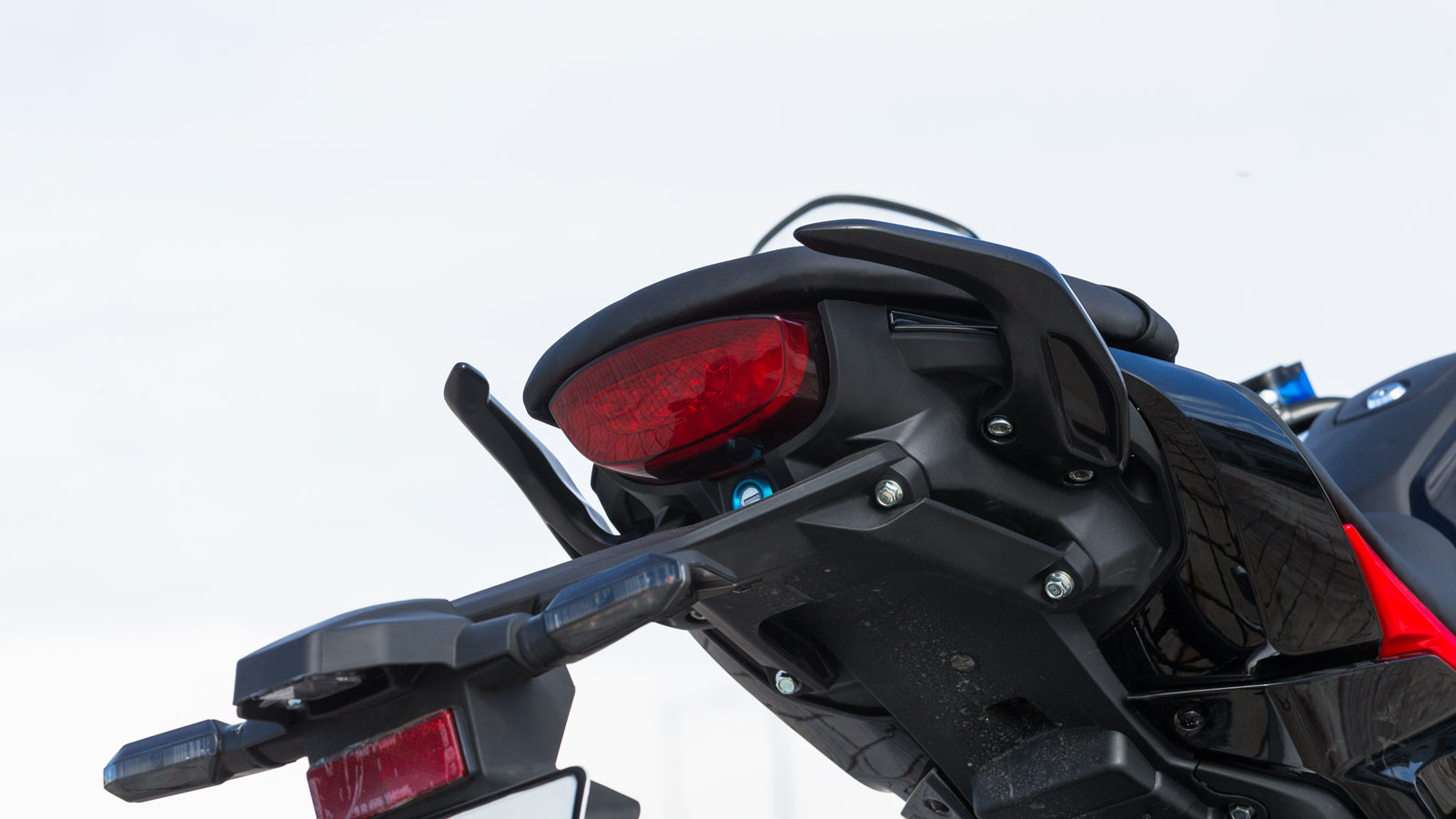 EMOOV V9 - Πίσω προβολέας και στοπ.