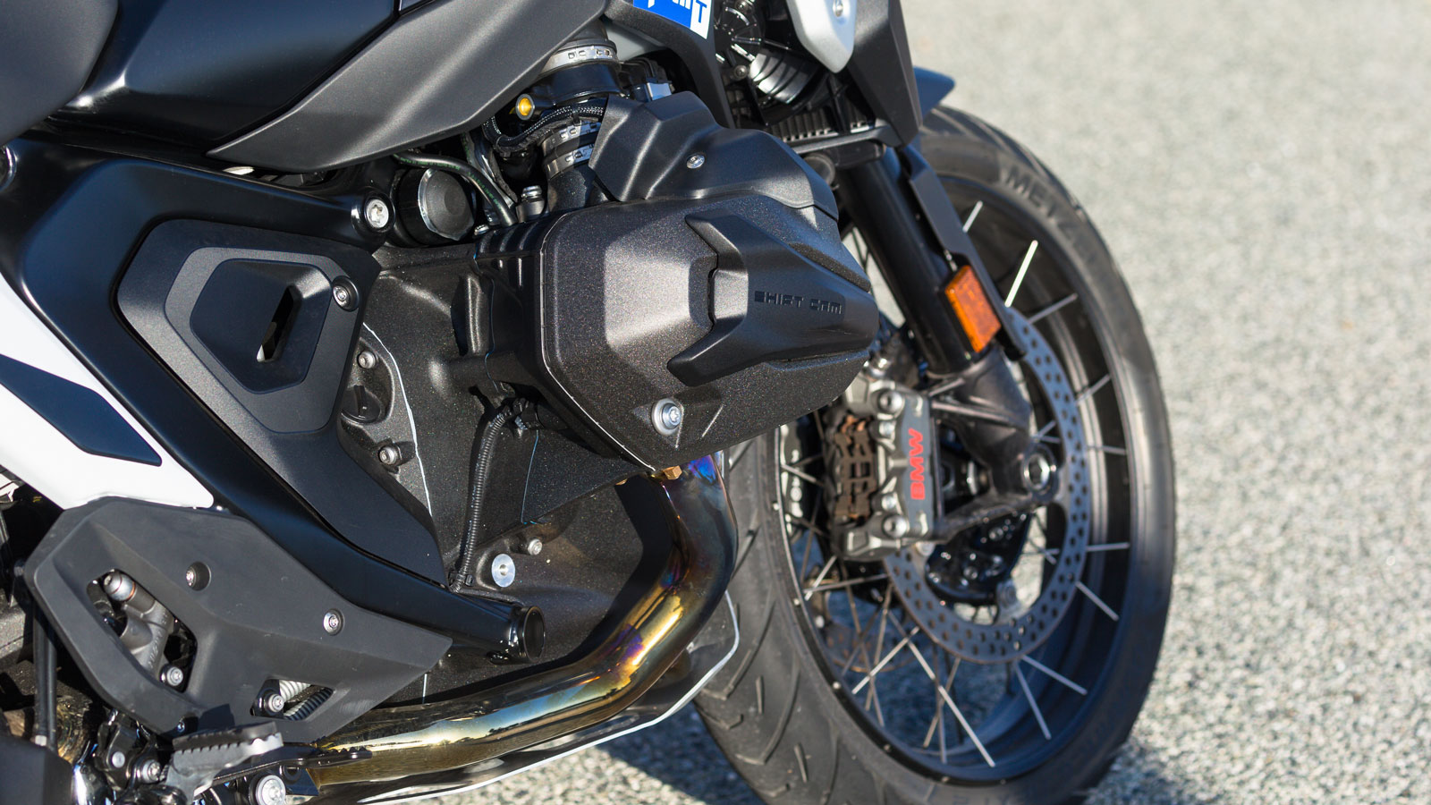 1.300κ.εκ. με 145 ίππους και ροπή των 15,2 kgm.