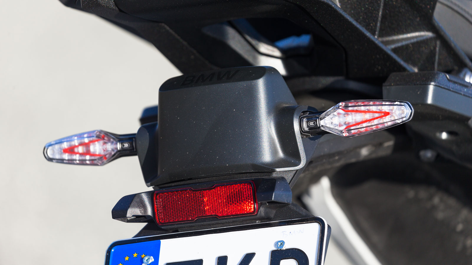 Ουρά, όπου διακρίνεται και το ραντάρ.