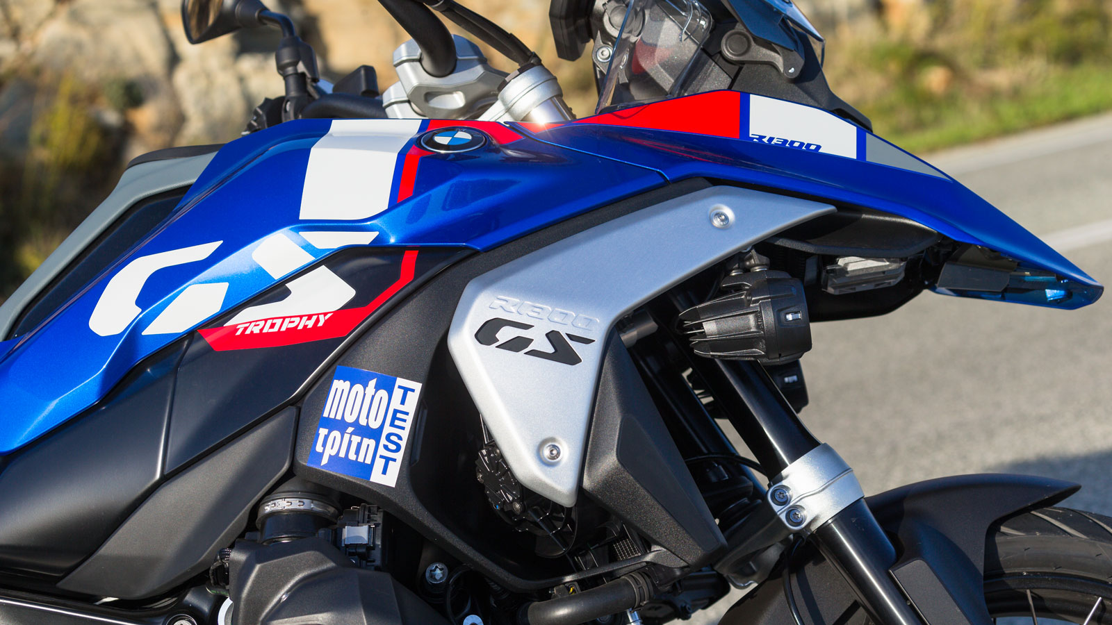 Ποιοτικά πλαστικά με εξαιρετική υφή και συναρμογή χωρίς ψεγάδια.