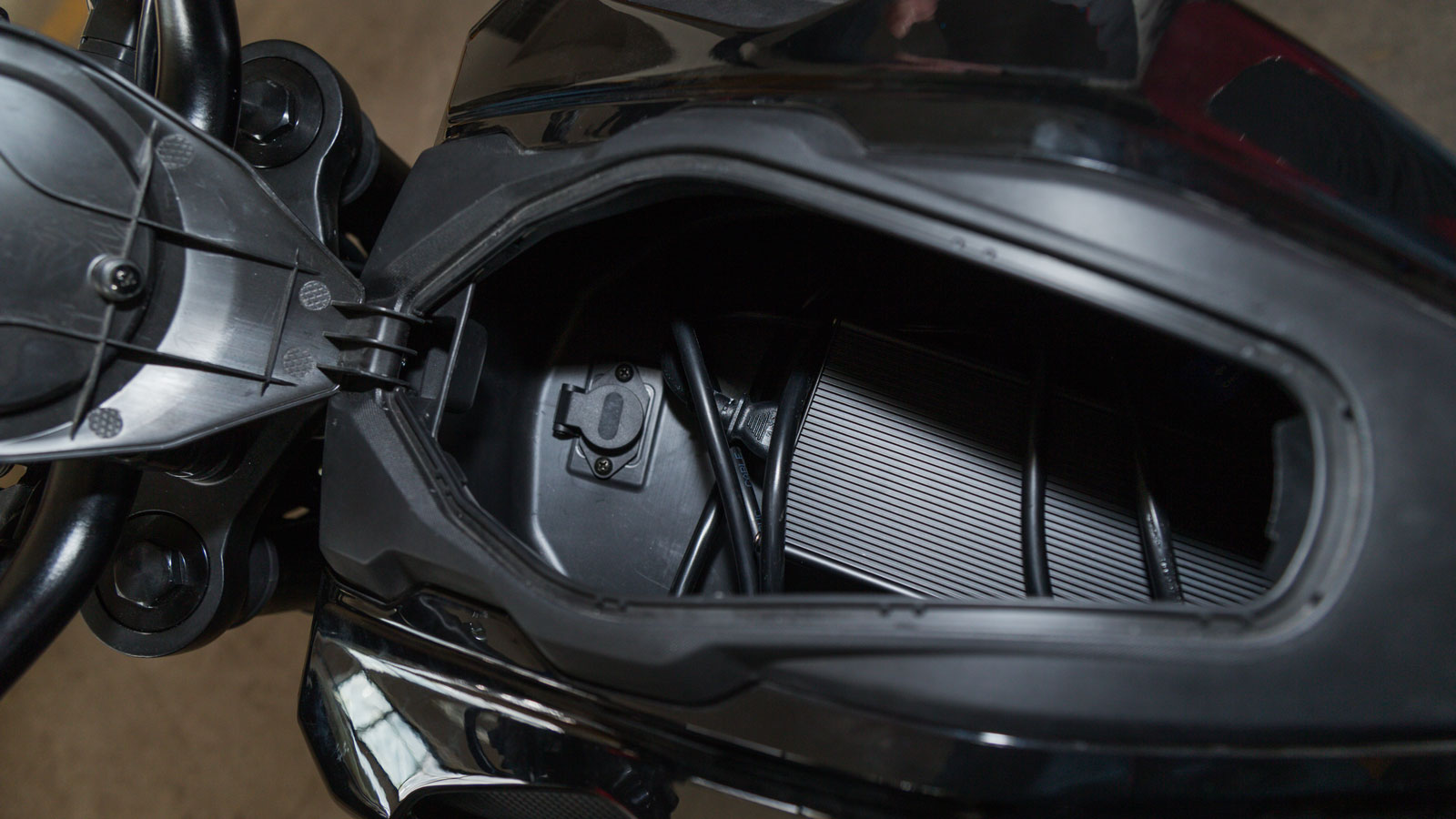 Στο χώρο του «ρεζερβουάρ» φιλοξενούνται τα απαραίτητα για τη φόρτιση.