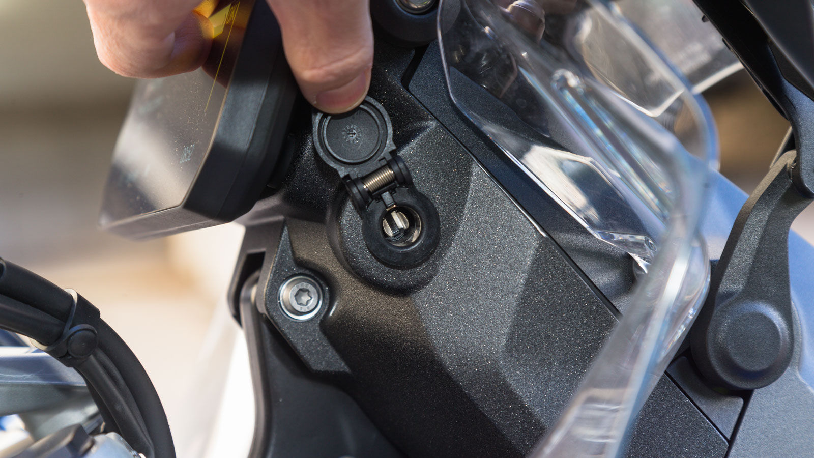 Θύρα φόρτισης 12V.