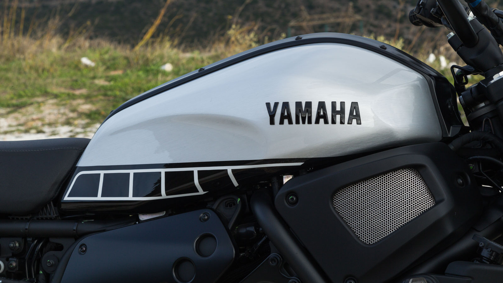 Το κενό που αφήνει στη σειρά Sport Heritage είναι πλέον εμφανές: χαμηλότερα παραμένουν τα XSR125 και XSR125 Legacy, ενώ ψηλότερα δεσπόζουν τα πολύ ισχ