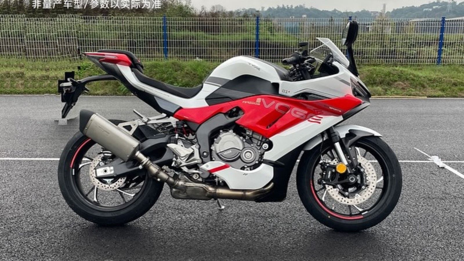 Voge RR500: Νέος τετρακύλινδρος σπορ σίφουνας 475 κ.εκ. με τελική 220 χλμ/ώρα