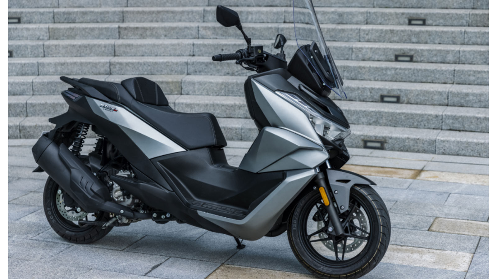 6 Μεσαία scooter με αυτονομία πάνω από 300 χιλιόμετρα 