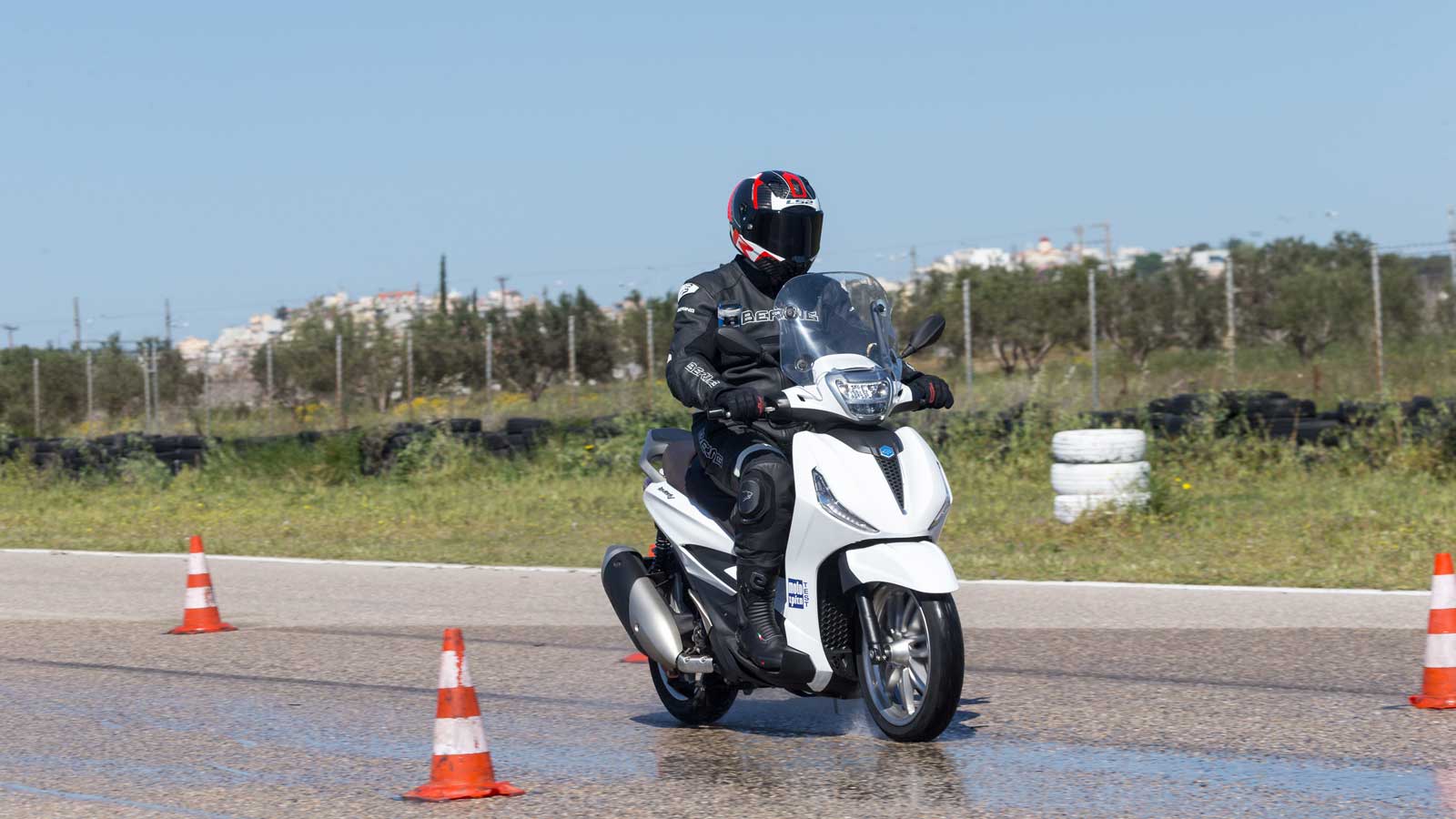 Mega Test ελαστικών scooter: Δοκιμάζουμε 4 Best seller σε στεγνό και βρεγμένο 