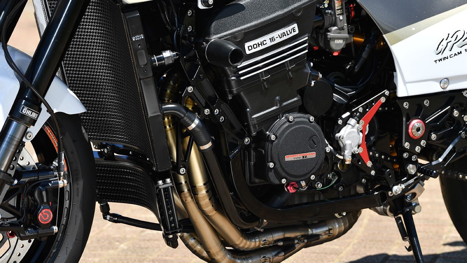 Kawasaki GPZ900R «White Fang»: Σπορ μετατροπή με υπερκυβισμό και εξαγωγή από τιτάνιο