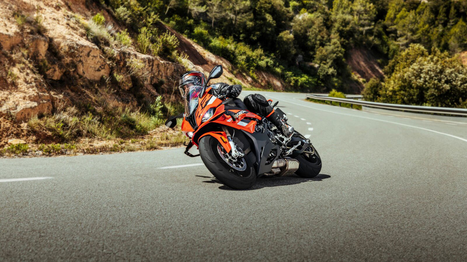 Στο Wheel City θα βρεις τα Michelin Power GP 2 για χρήση 50-50 (πίστα, δρόμο)