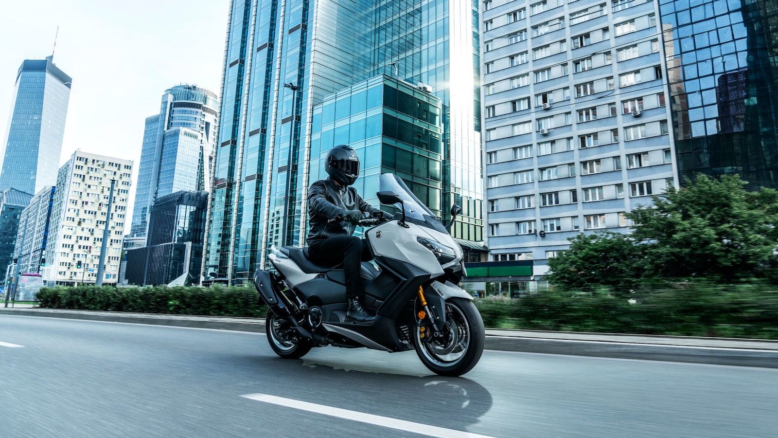 Yamaha TMAX: Με νέα οθόνη 7 ιντσών και θερμαινόμενη σέλα
