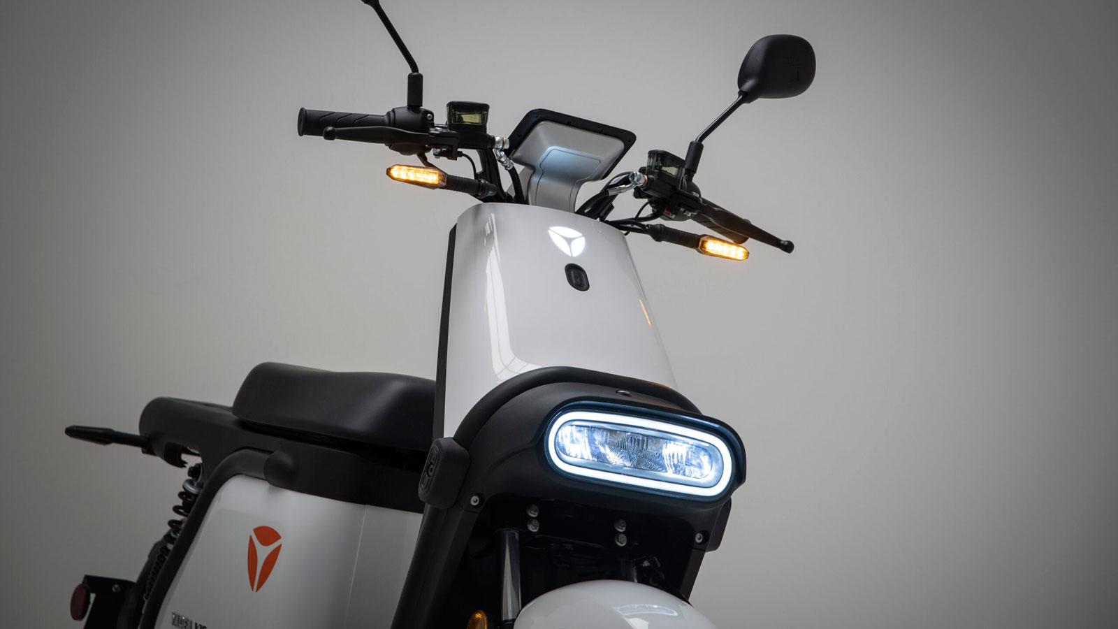Ηλεκτρικά scooter με δίπλωμα μοτοποδηλάτου και τουλάχιστον 65χλμ αυτονομία