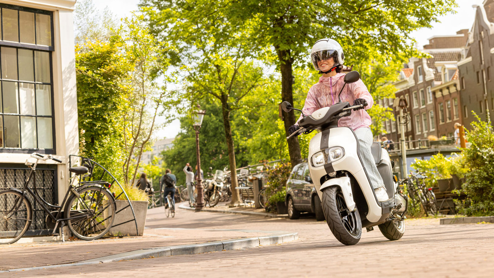 Ηλεκτρικά scooter με δίπλωμα μοτοποδηλάτου και τουλάχιστον 65χλμ αυτονομία