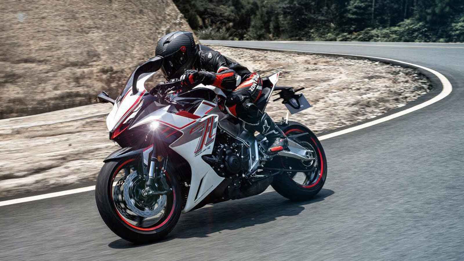 Zontes 703RR: τρικύλινδρος τσαμπουκάς