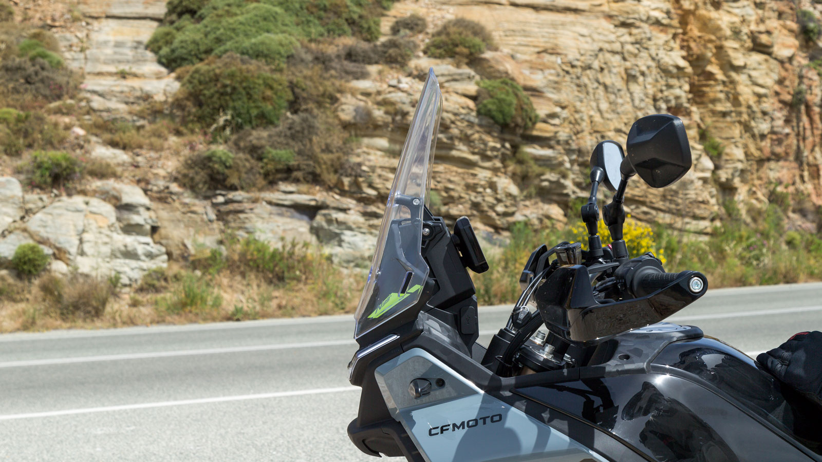 Για μέγιστη ευκολία, η ζελατίνα ρυθμίζεται  σε διάφορες θέσεις με τη χρήση πεταλούδων χωρίς να είναι απαραίτητη η στάση, ενώ η απαραίτητη πλέον θύρα U