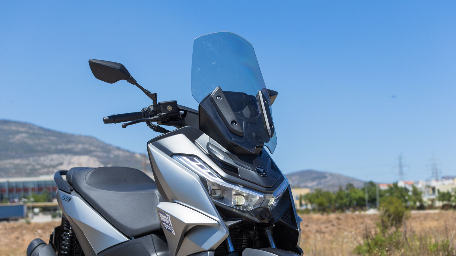 Η ζελατίνα ρυθμίζεται σε δύο θέσεις, με το ένα χέρι και εν κινήσει.