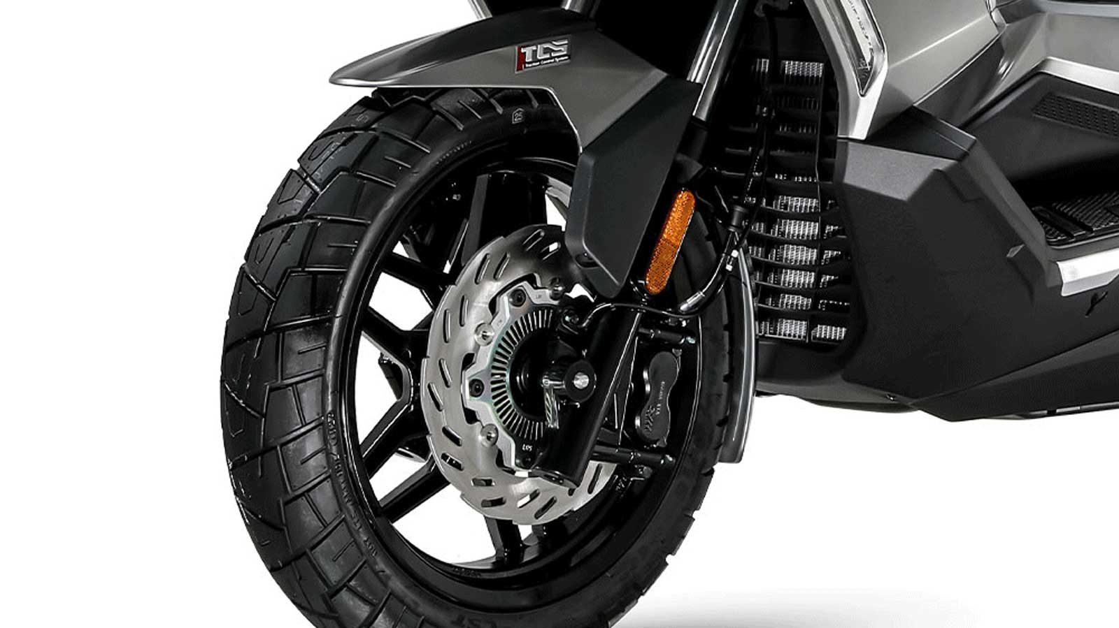 SYM ADX 300: Αρετές Adventure με την άνεση Scooter