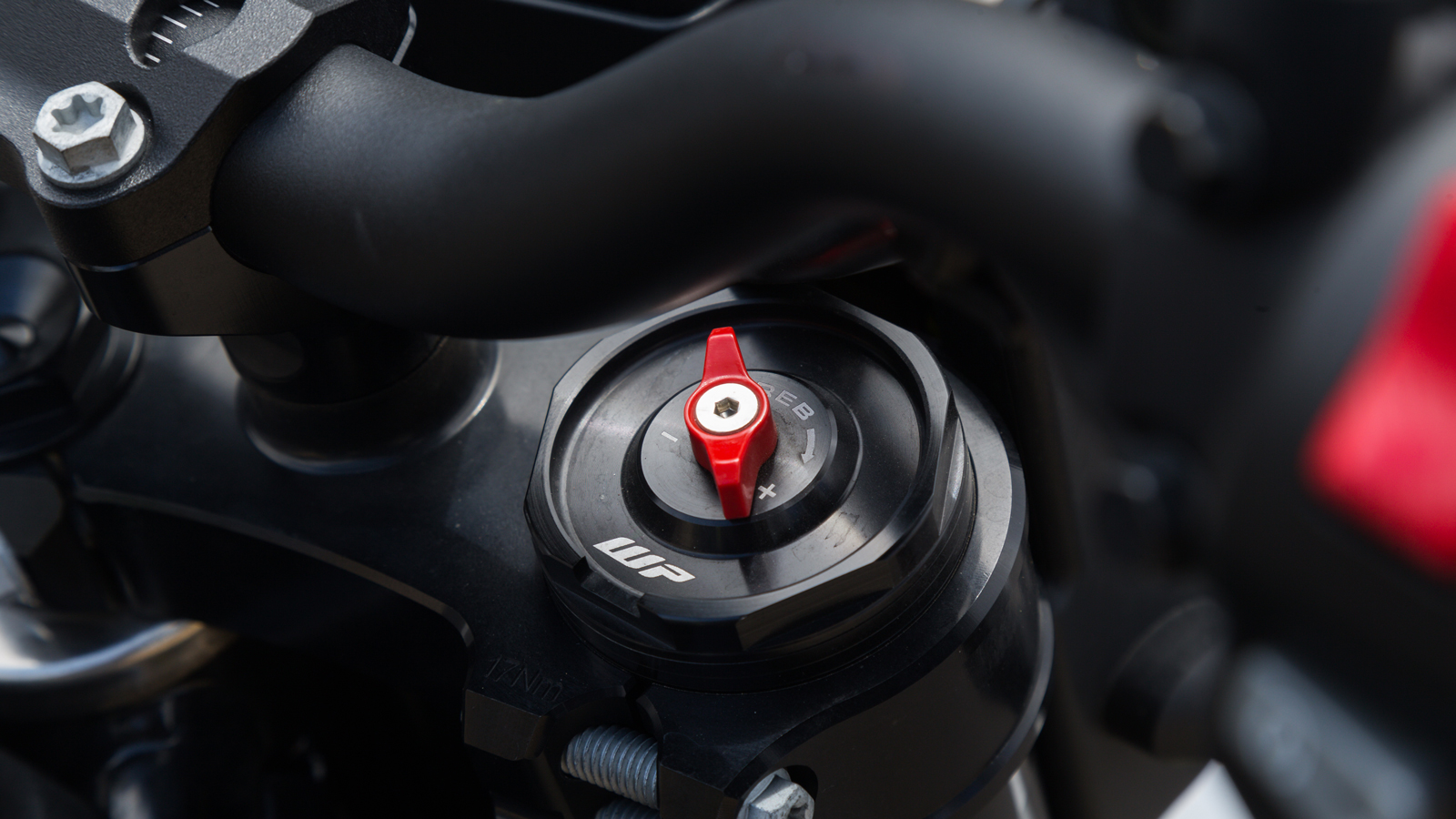 Husqvarna 701 Supermoto - Test 