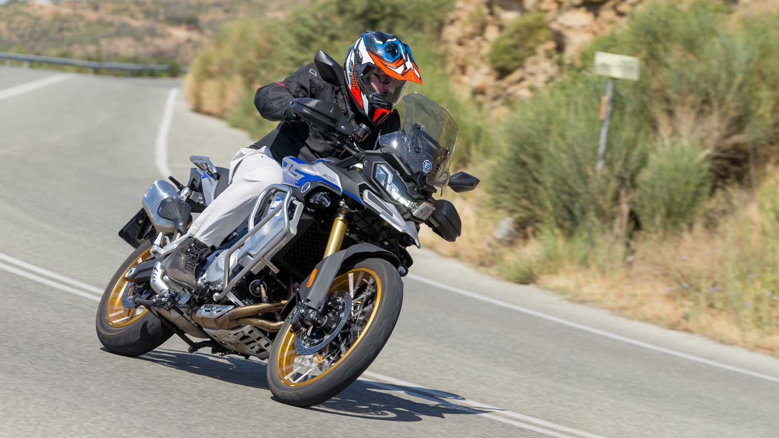 Voge DS900X - Η είσοδος της Voge στην κατηγορία των μεγάλων Adventure.