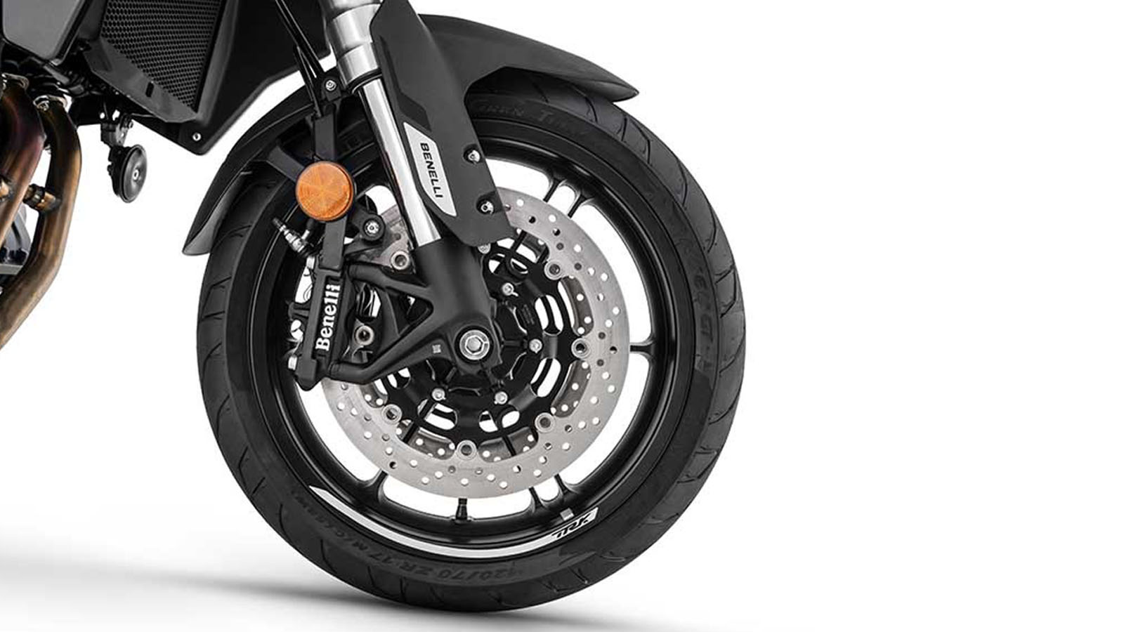 Benelli TRK 702: Mε δώρο βαλίτσες και τέλη κυκλοφορίας 2024