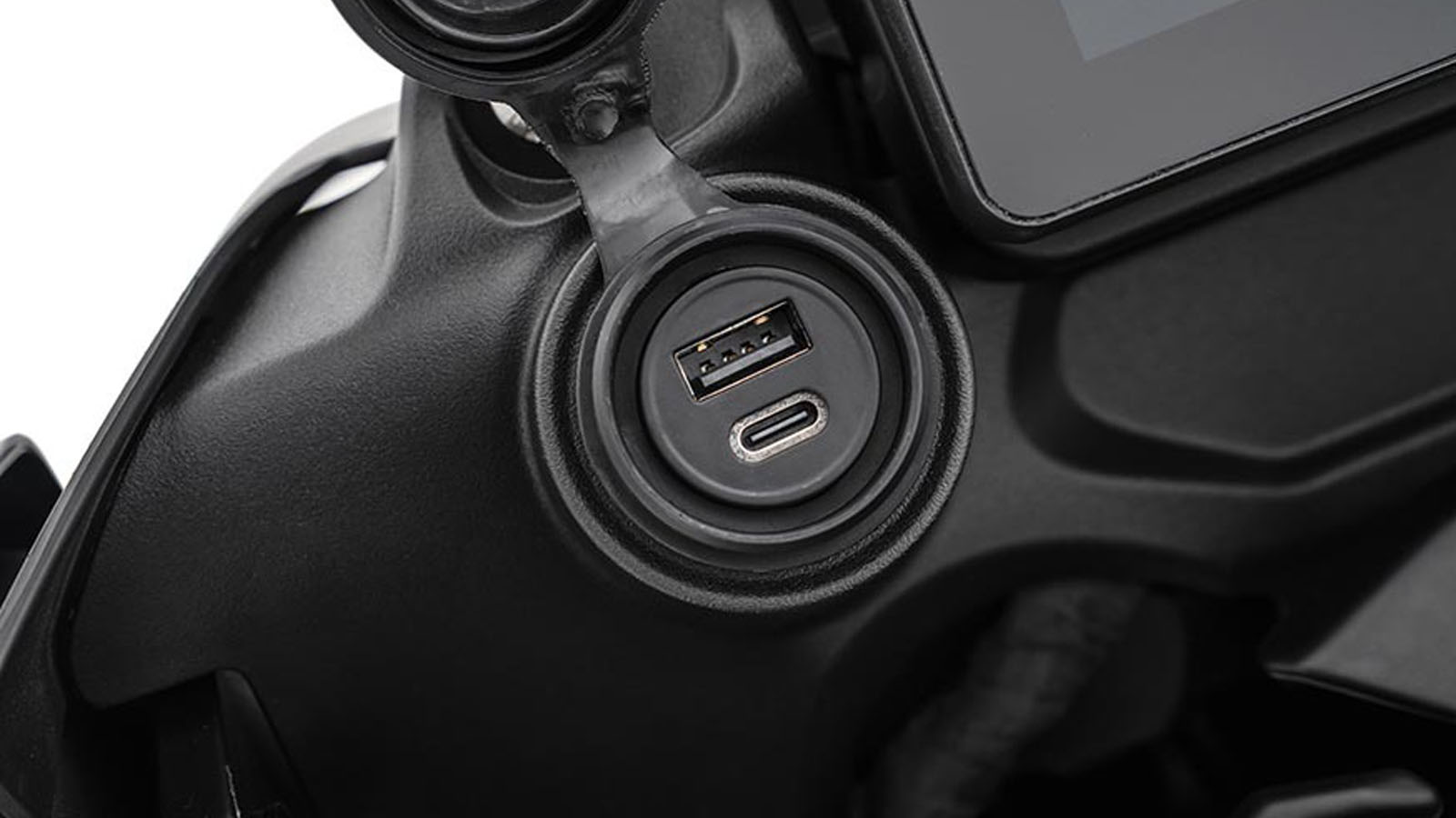 Benelli TRK 702: Mε δώρο βαλίτσες και τέλη κυκλοφορίας 2024