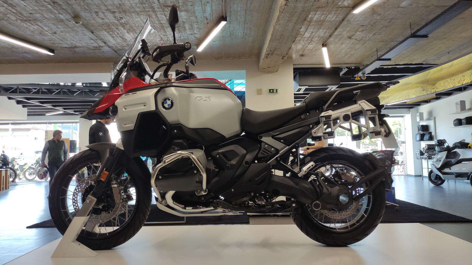 BMW R1300 GS Adventure: Πρώτη παρουσίαση στη BMW Spanos Α.Ε.