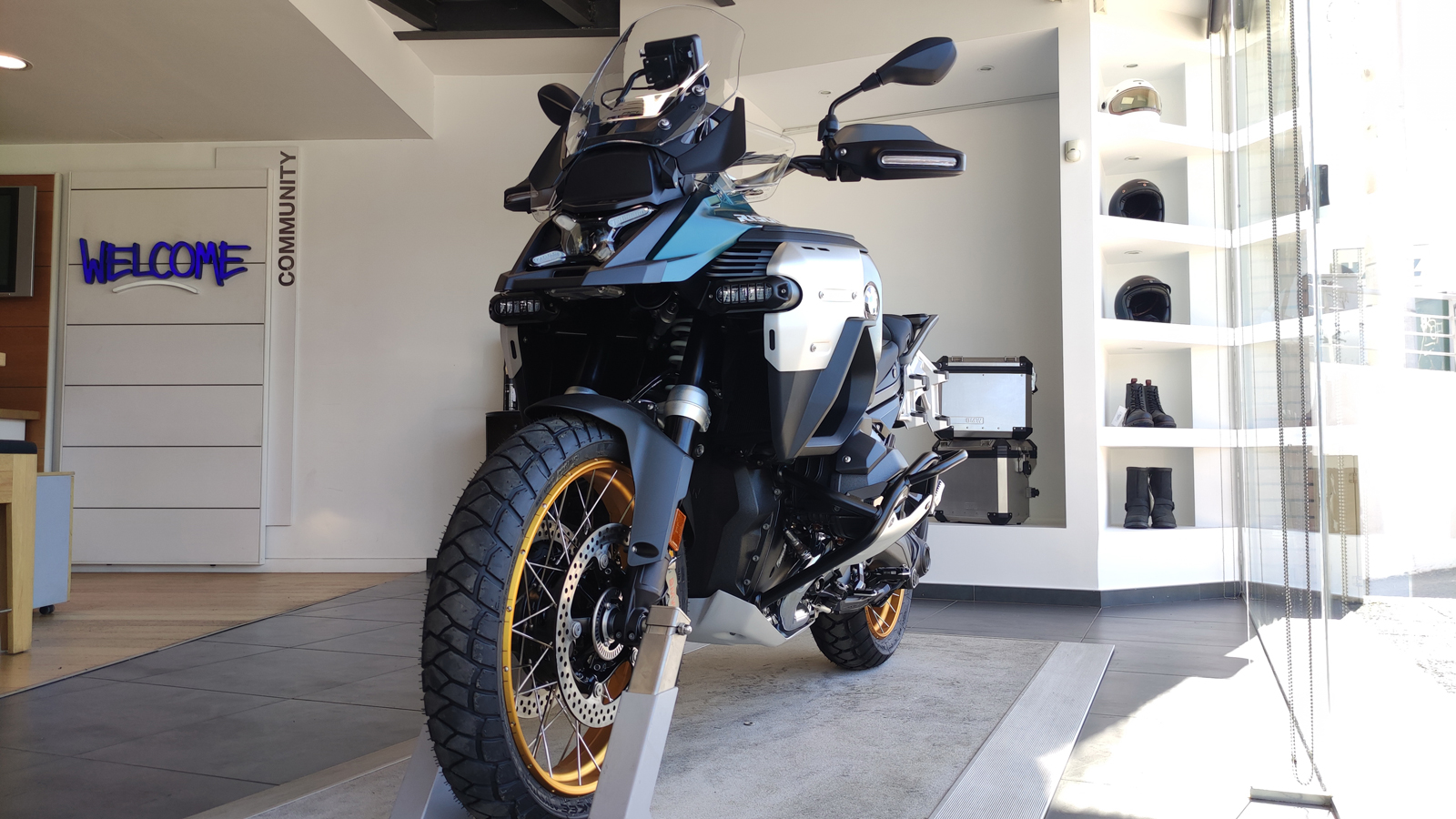 BMW R1300 GS Adventure: Πρώτη παρουσίαση στη BMW Spanos Α.Ε.