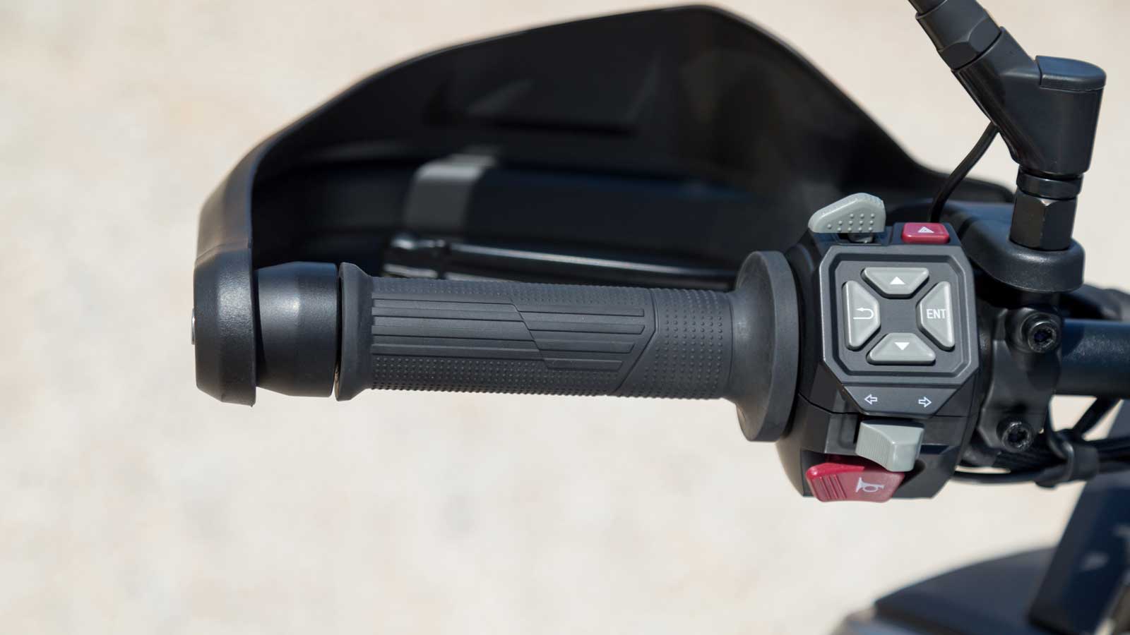 Εργονομικά τοποθετημένοι διακόπτες.