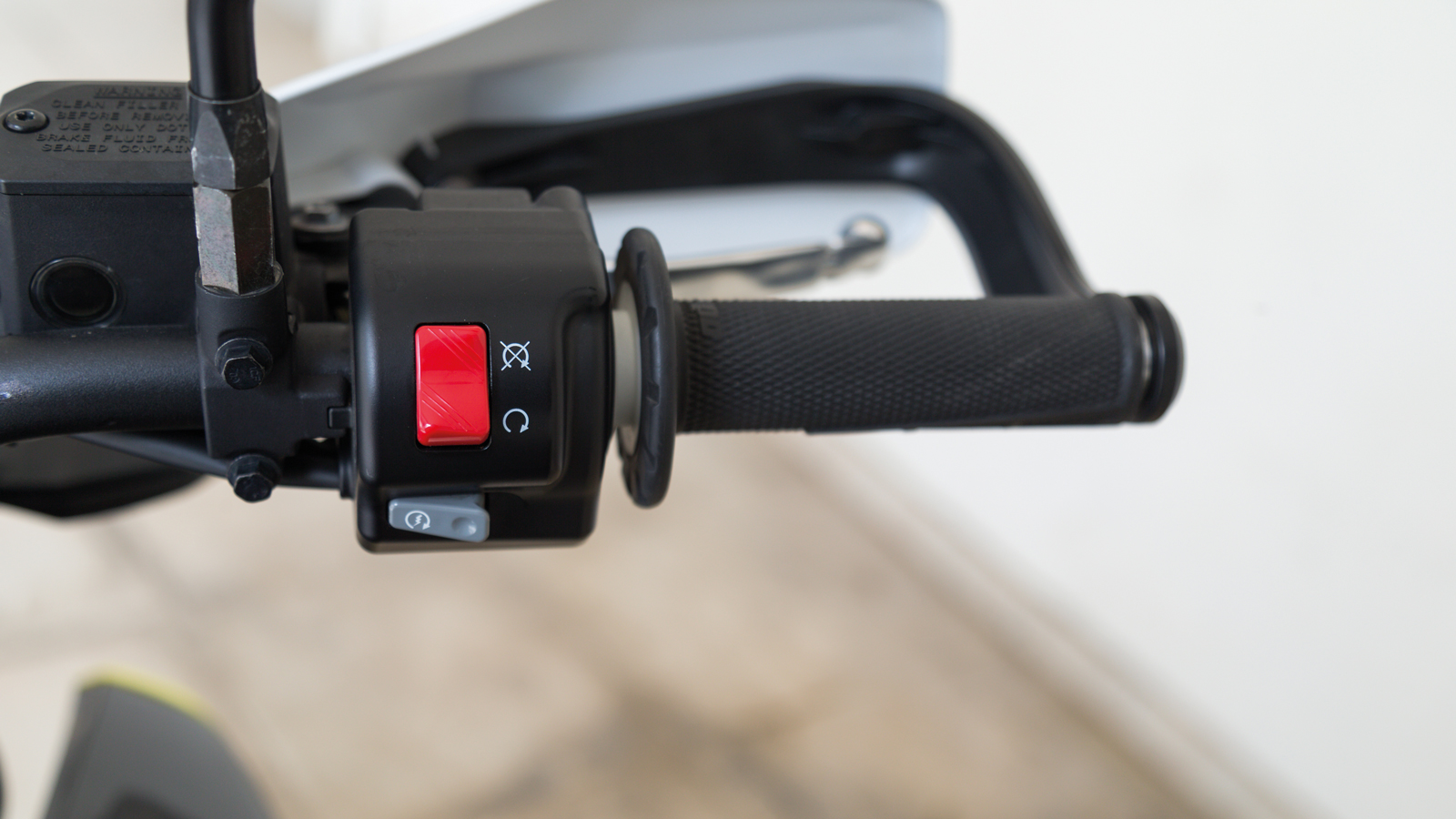 Husqvarna 701 Supermoto - Test 