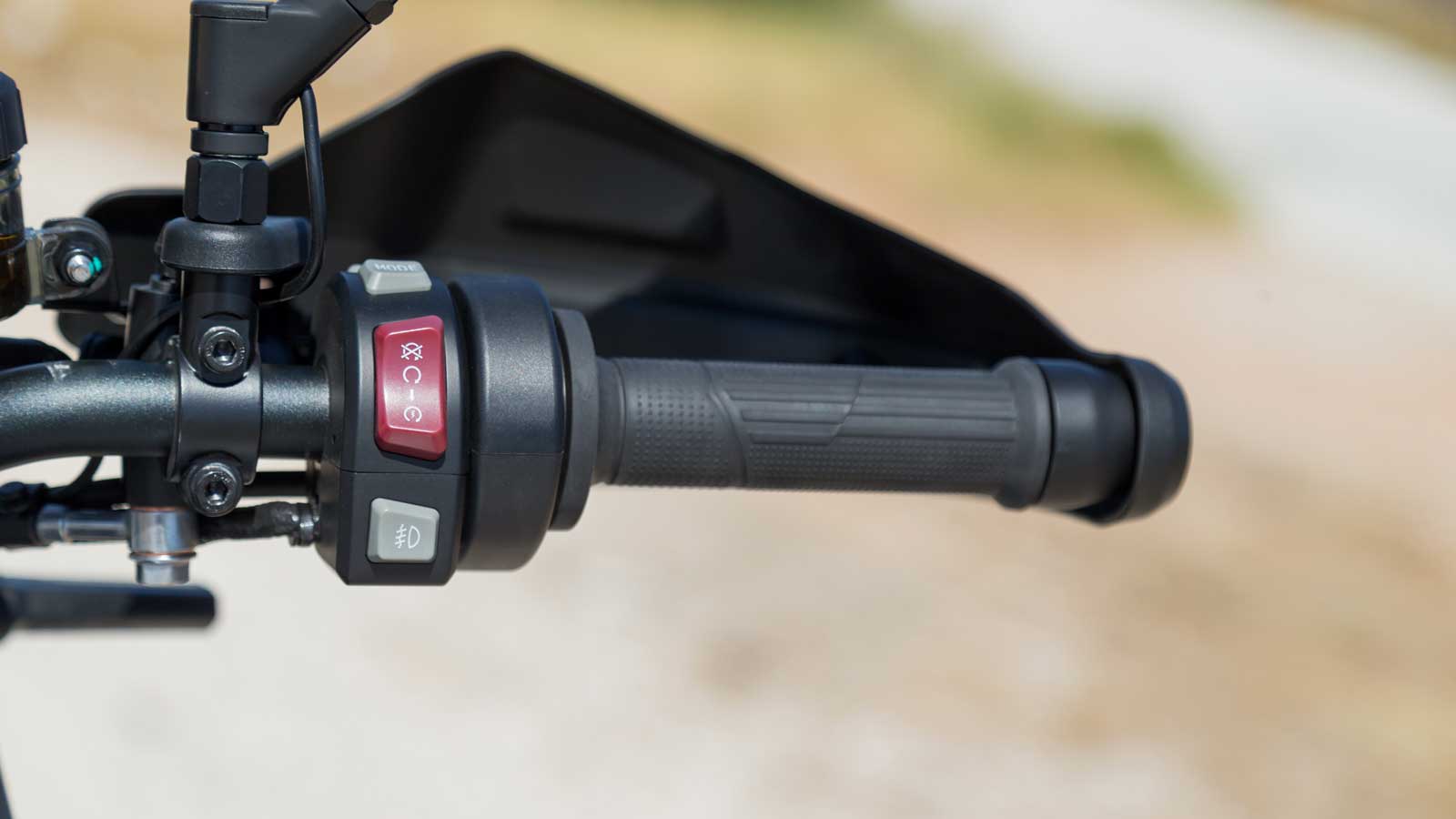 Θερμαινόμενα γκριπ στο βασικό εξοπλισμό.