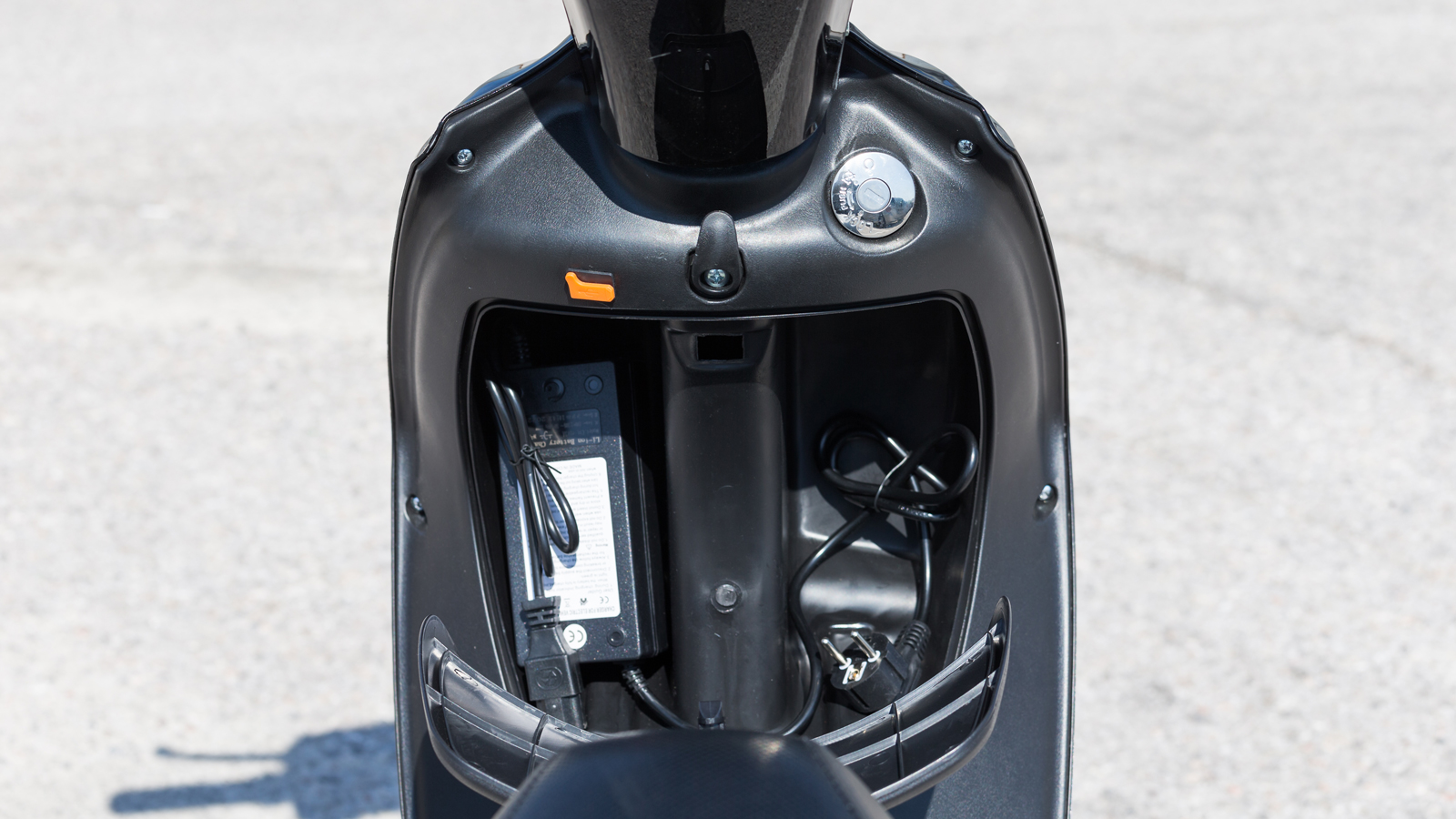 ESF E-Ride Liberty: Χωρίς άδεια οδήγησης και με αυτονομία 50 χιλιομέτρων