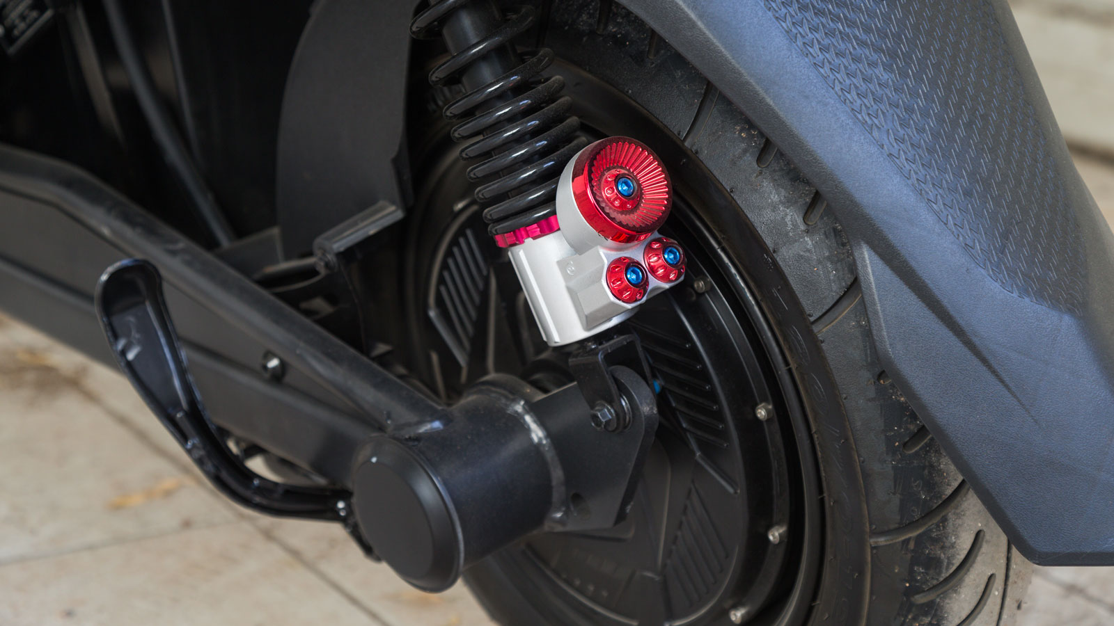 E-Ride F9S: Σε δύο εκδόσεις και με δίπλωμα Α1