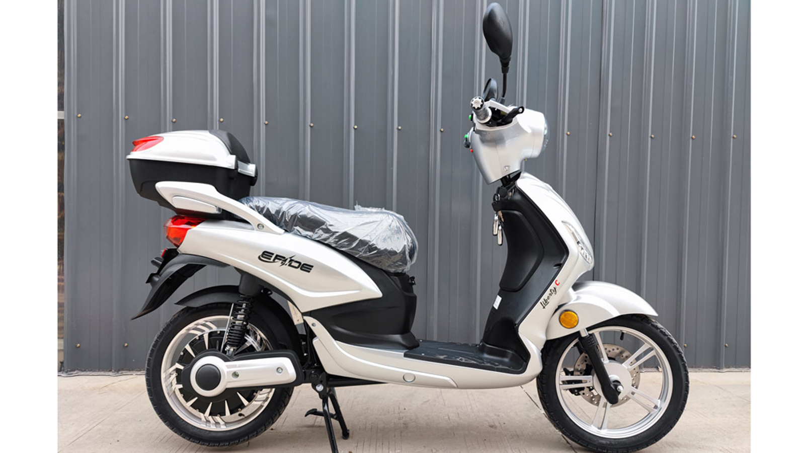 ESF E-Ride Liberty: Χωρίς άδεια οδήγησης και με αυτονομία 50 χιλιομέτρων