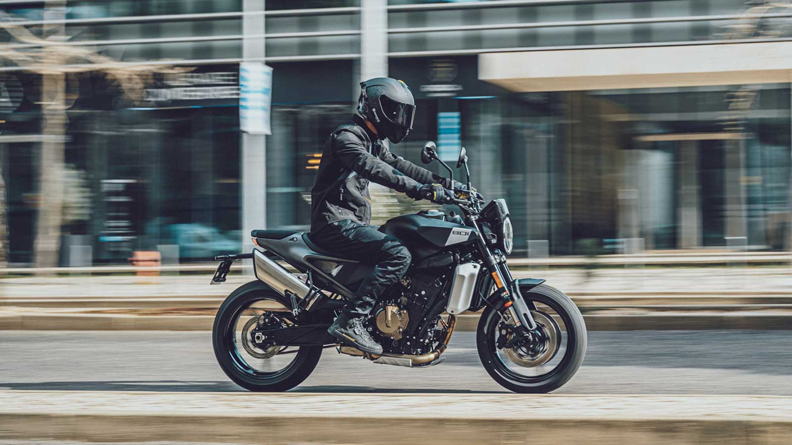 Husqvarna Svartpilen 801: Νέο κεφάλαιο για το «Μαύρο Βέλος» με κινητήρα 799cc 