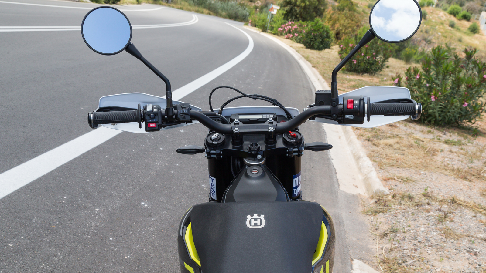 Husqvarna 701 Supermoto - Test 