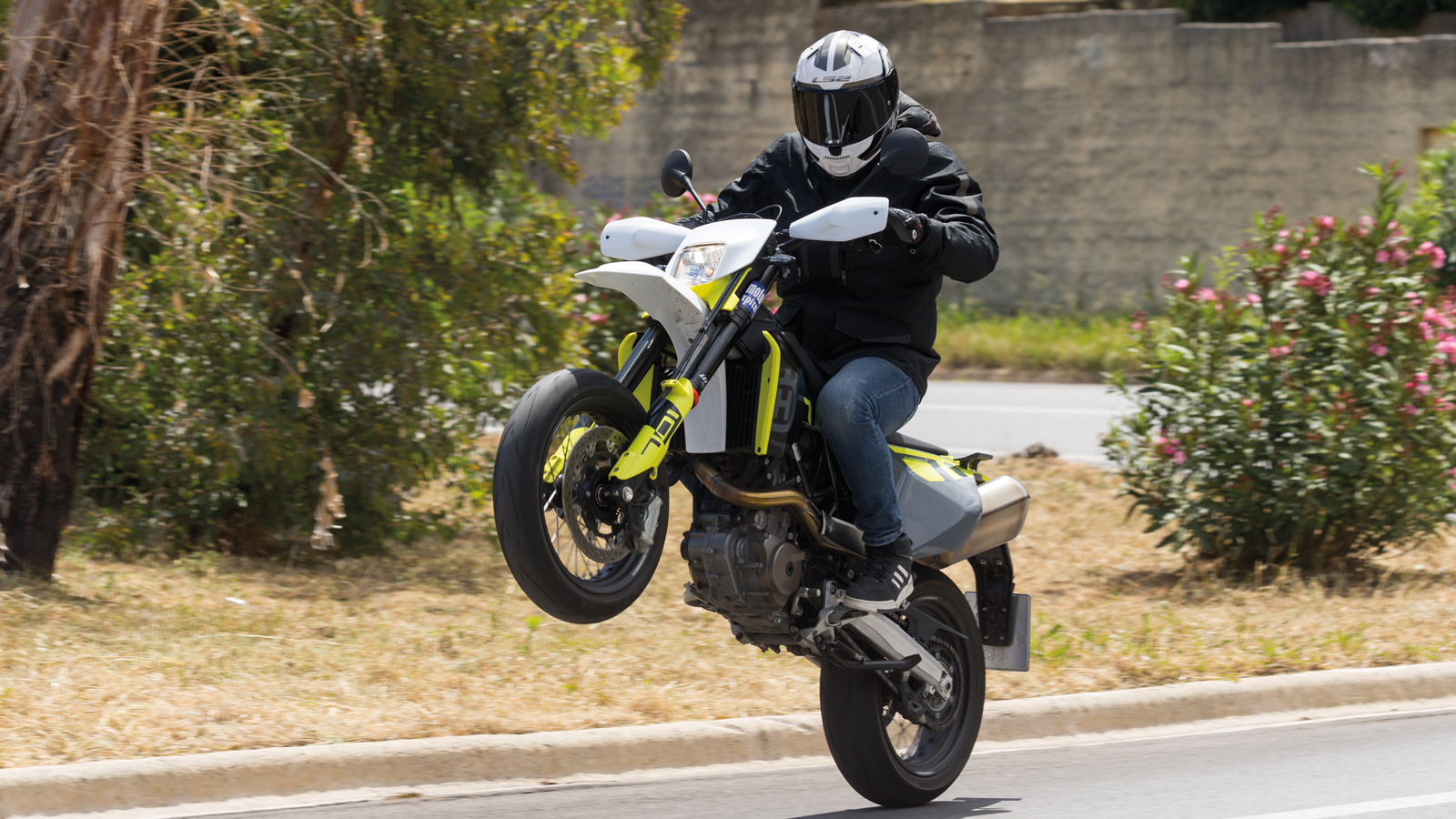 Husqvarna 701 Supermoto - Test 