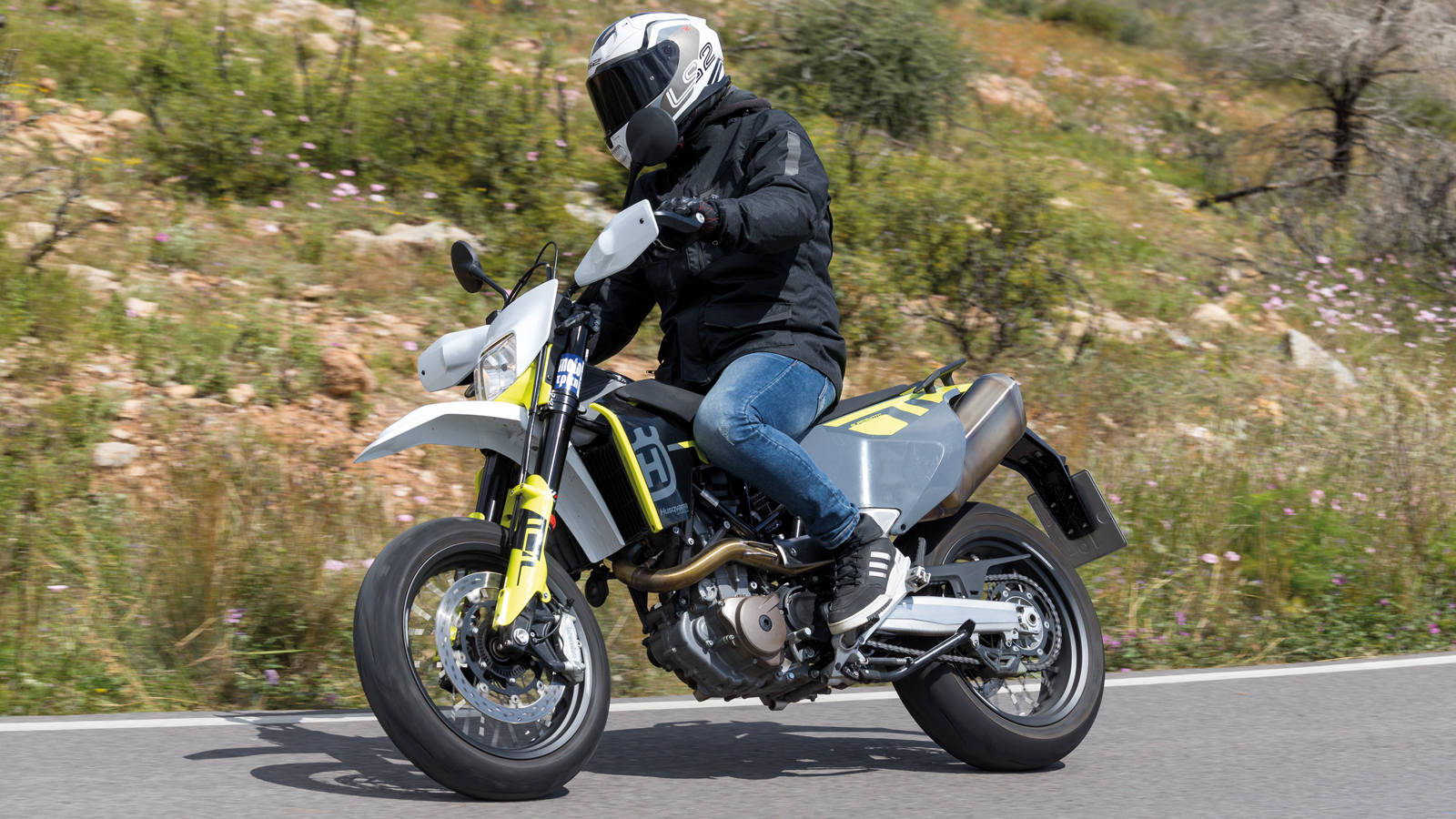 Husqvarna 701 Supermoto - Test 
