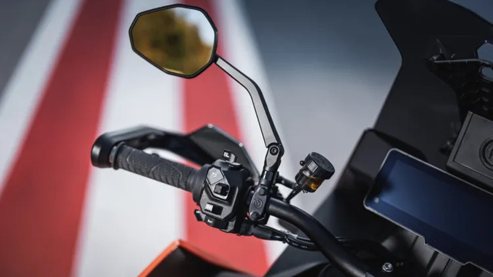 Η KTM αναβαθμίζει την εμπειρία οδήγησης με νέες TFT οθόνες για τα μοντέλα του 2025