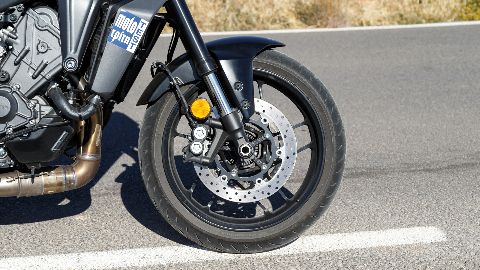 Το πλαίσιο του MT-09 αποτελεί μια μοντέρνα εκδοχή του εμβληματικού για τη Yamaha πλαισίου Deltabox. Κατασκευάζεται από αλουμίνιο CF και πετυχαίνει το 