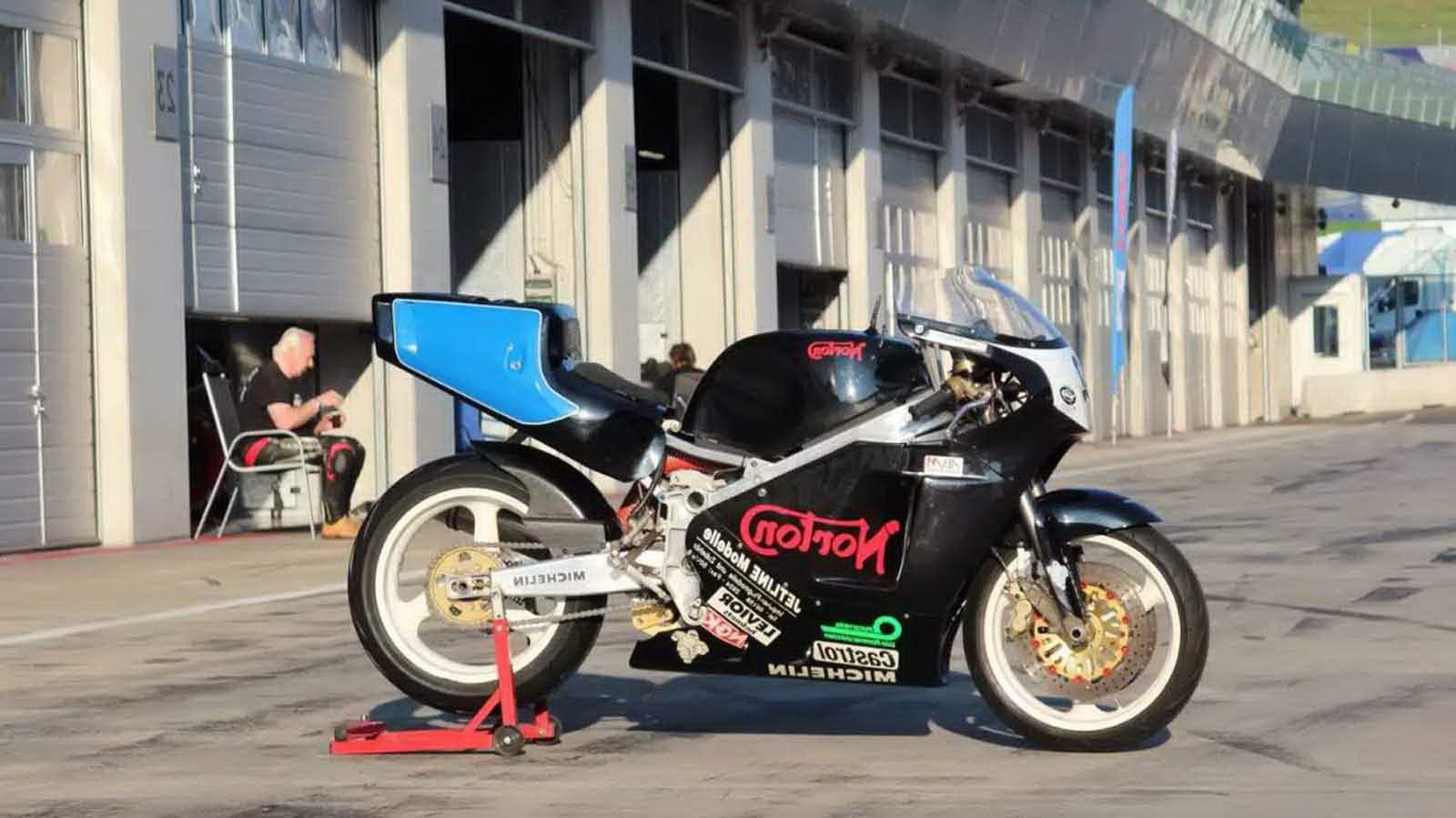 Σε δημοπρασία το σπάνιο μοντέλο Norton F1R