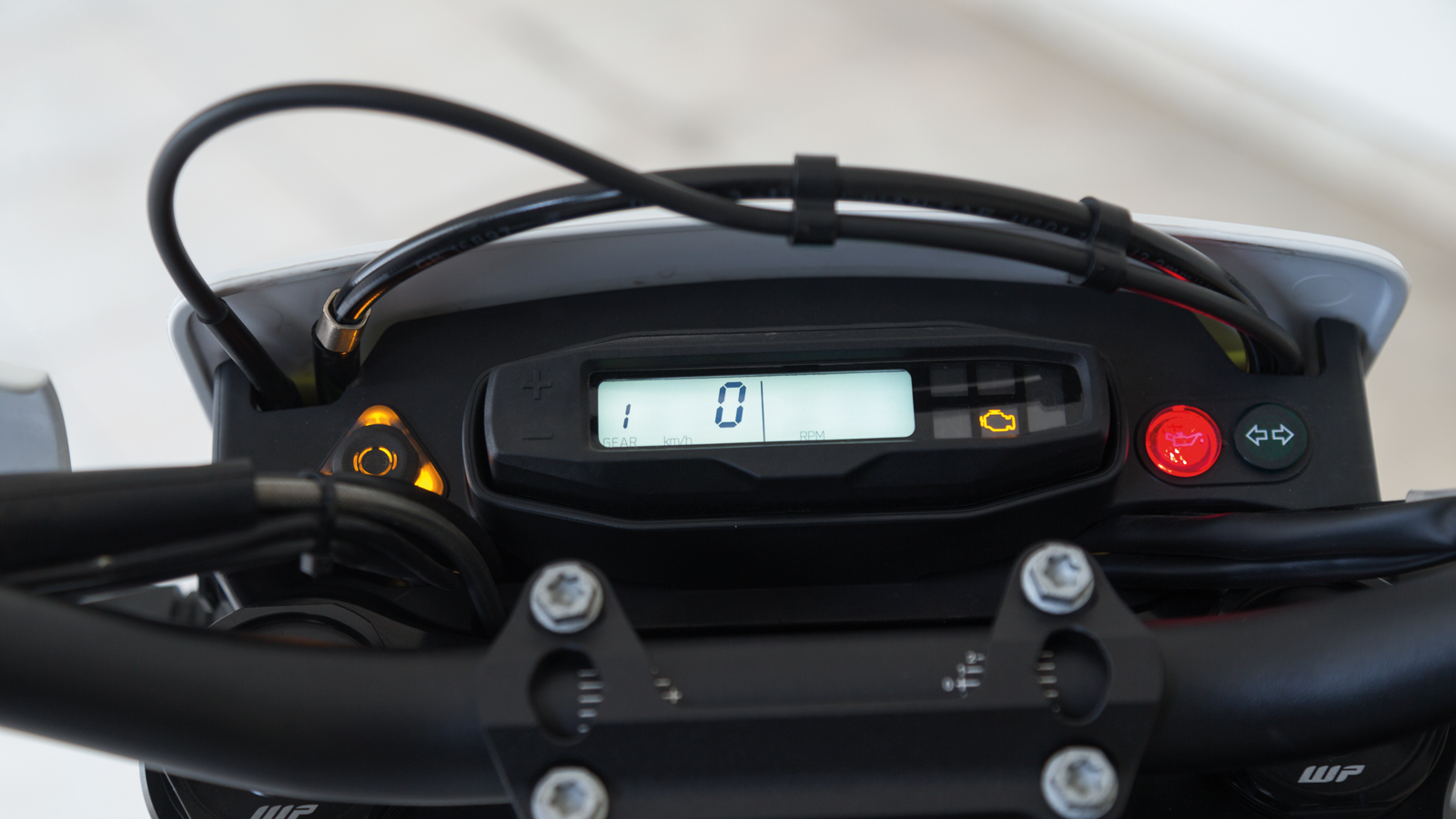 Husqvarna 701 Supermoto - Test 