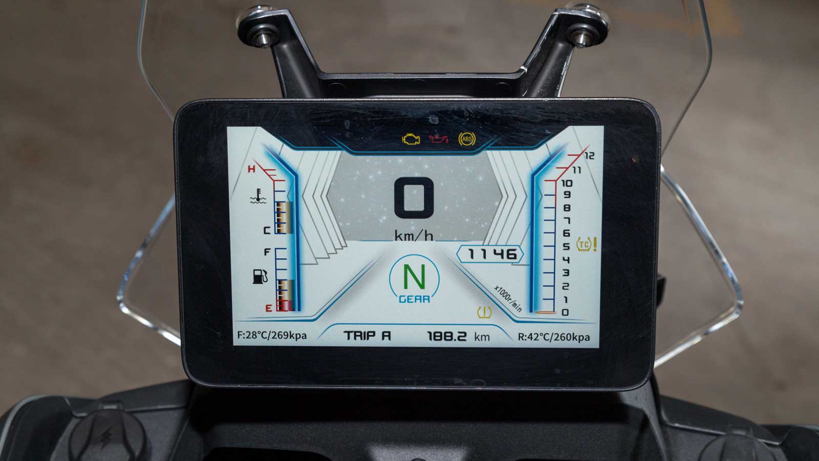 QJMOTOR SRT 550S/SX – Υπερεξοπλισμένο Α2 Adventure 